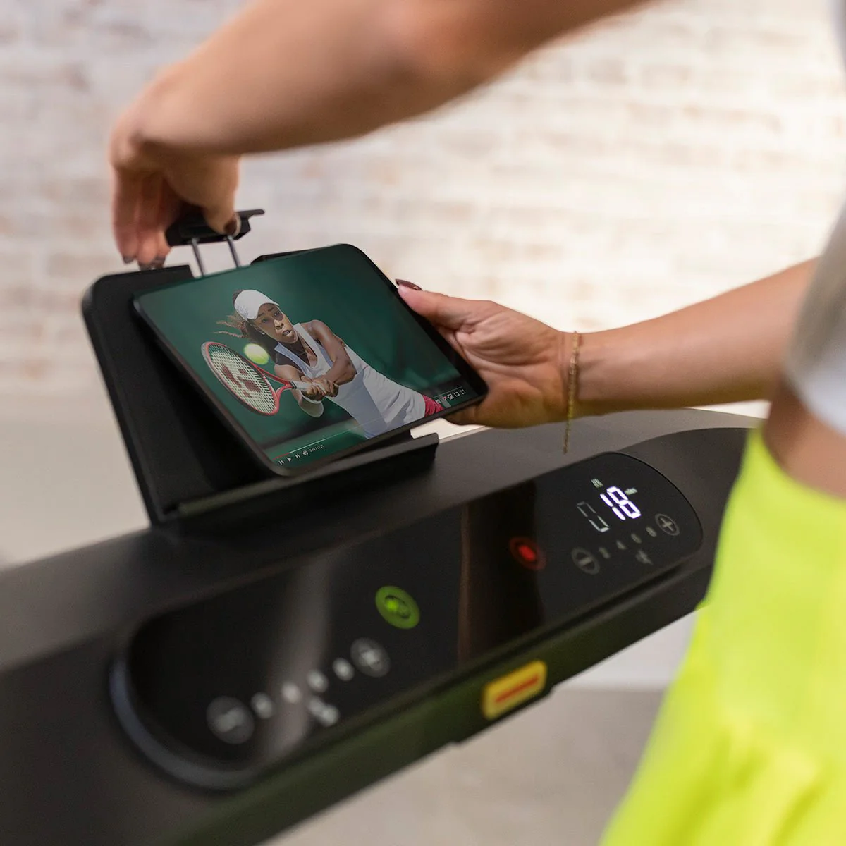 Centr RUNR Treadmill - Image 6